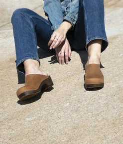 Austin minimalistic clog mule