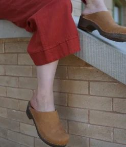 Austin minimalistic clog mule