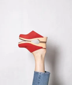 Austin minimalistic clog mule