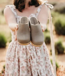 Austin minimalistic clog mule