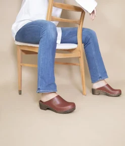 Austin minimalistic clog mule