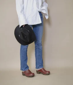 Austin minimalistic clog mule