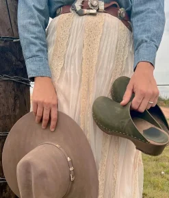 Austin minimalistic clog mule