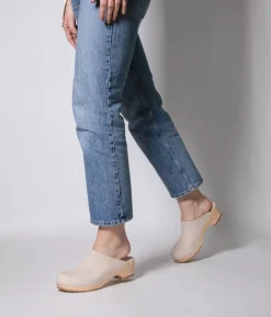 Austin minimalistic clog mule