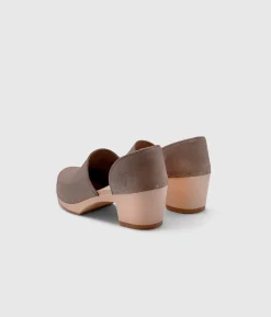 Brett closed-back clogs