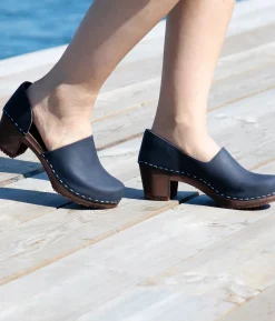 Brett closed-back clogs