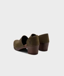 Brett closed-back clogs