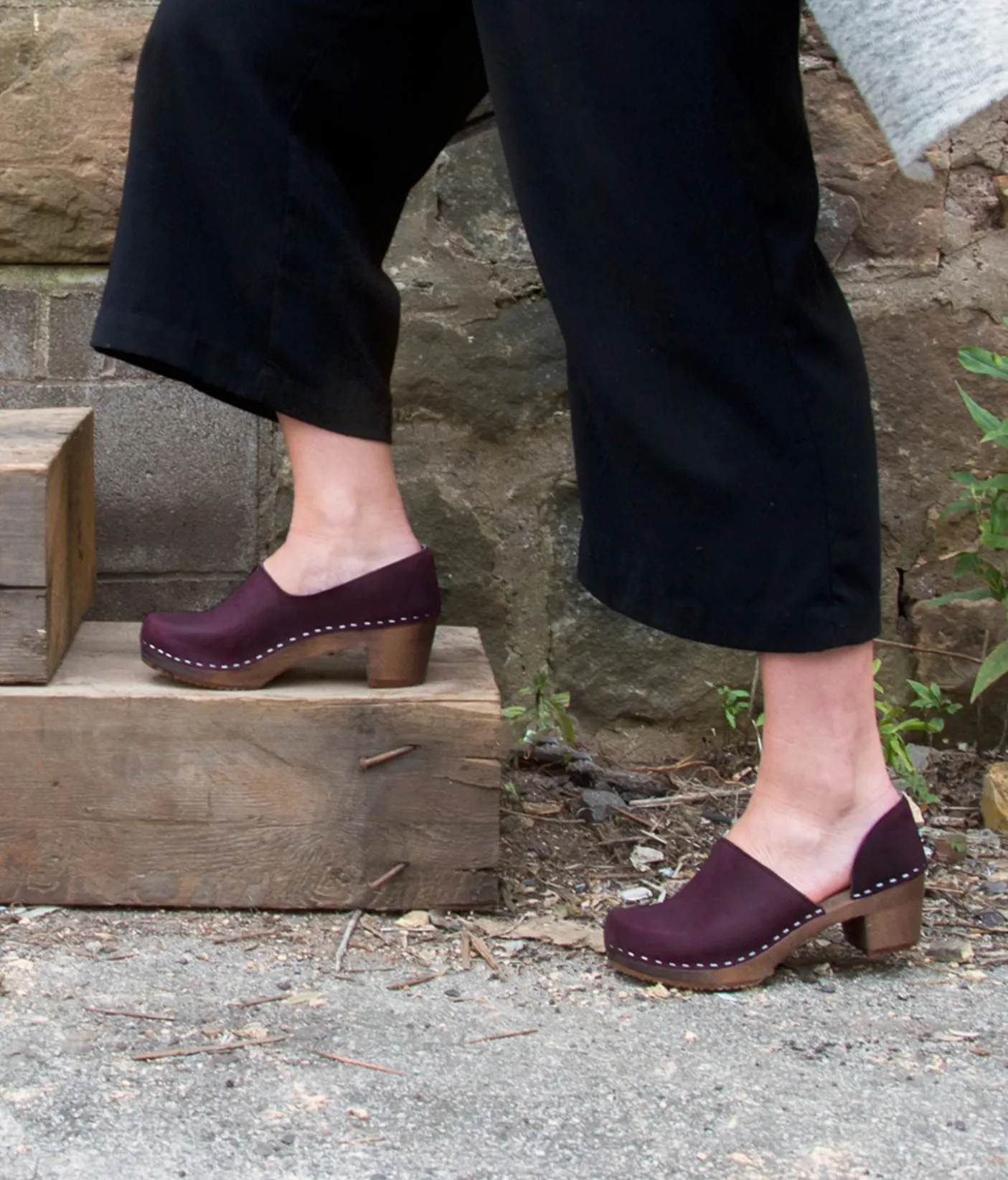 Brett closed-back clogs