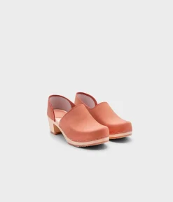 Brett closed-back clogs