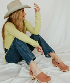 Brett closed-back clogs