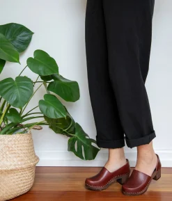 Brett closed-back clogs