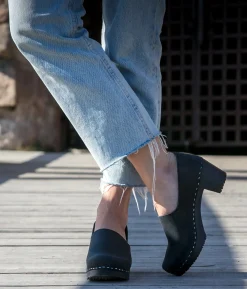 Brett closed-back clogs