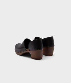Brett closed-back clogs
