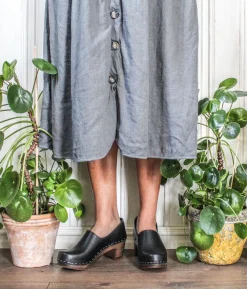 Brett closed-back clogs