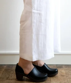 Brett closed-back clogs