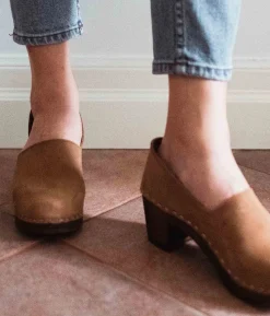 Brett closed-back clogs