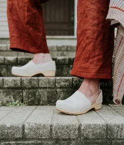 Brett low closed-back clogs