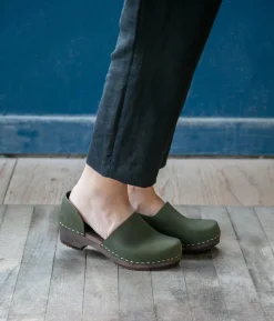 Brett low closed-back clogs