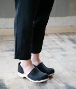 Brett low closed-back clogs