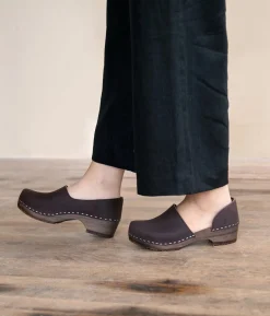 Brett low closed-back clogs