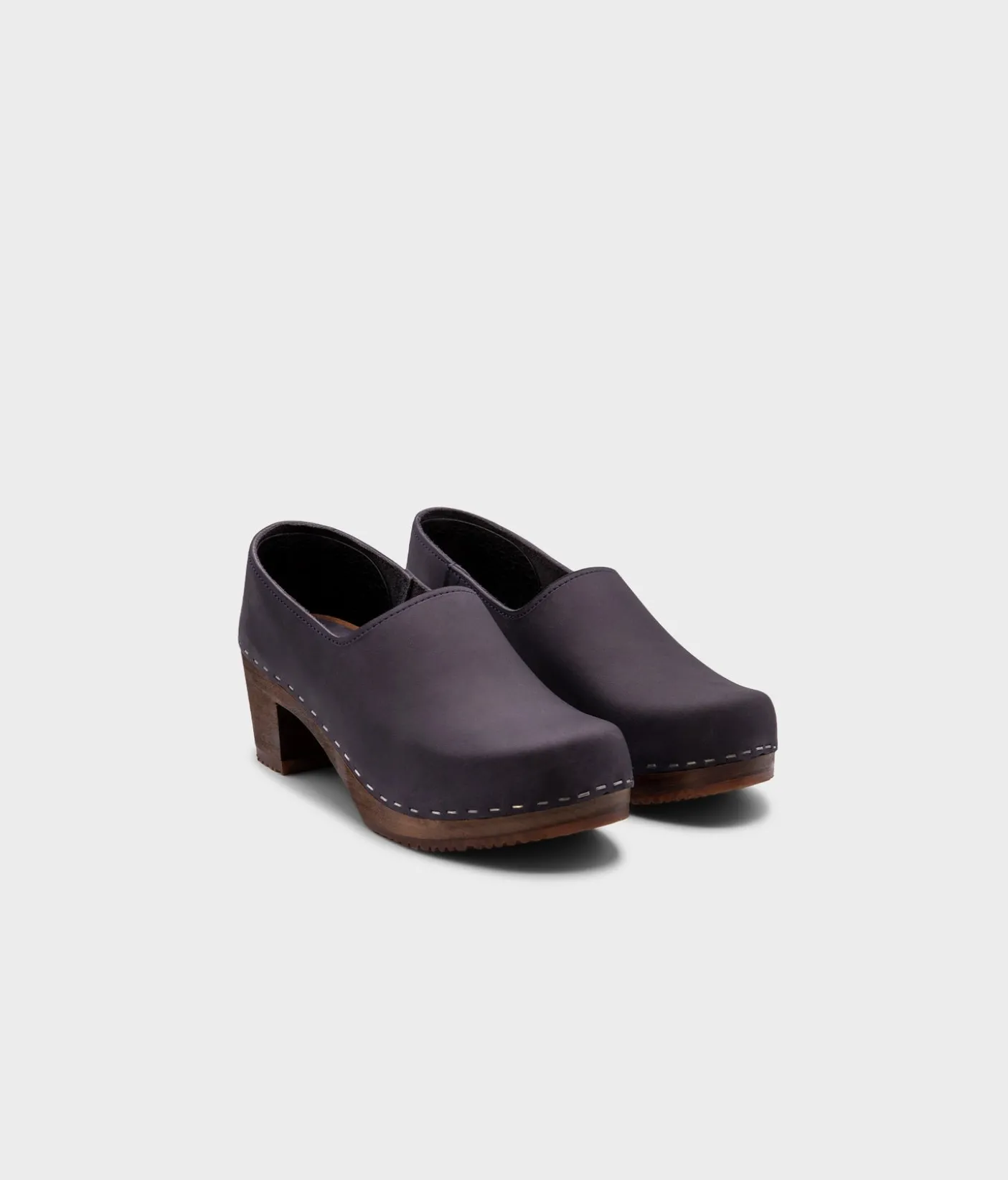 Bridget closed-back clogs