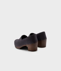 Bridget closed-back clogs