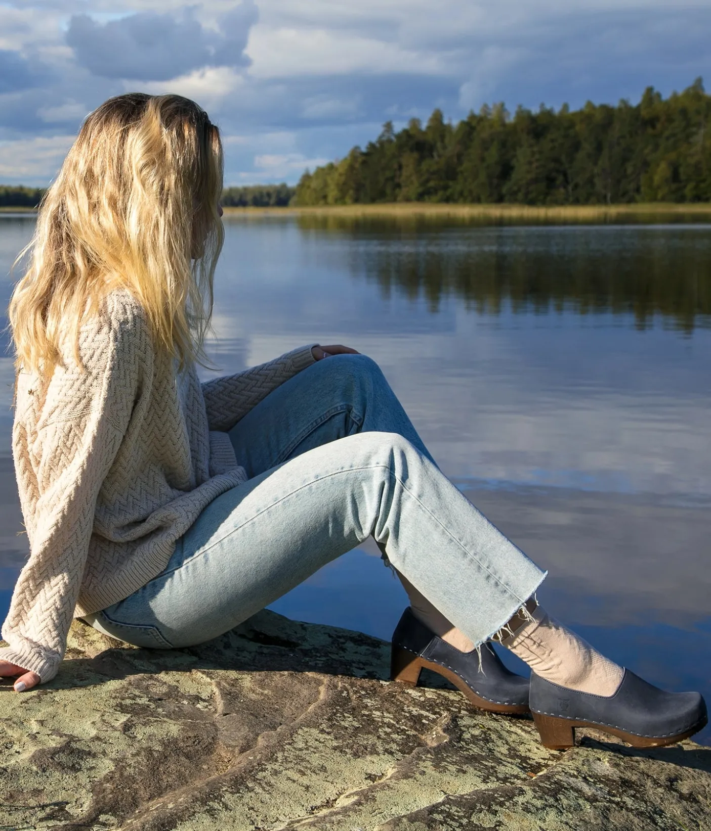 Bridget closed-back clogs