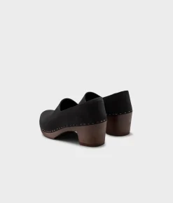 Bridget closed-back clogs