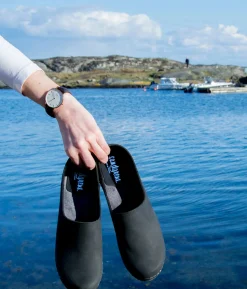 Bridget closed-back clogs