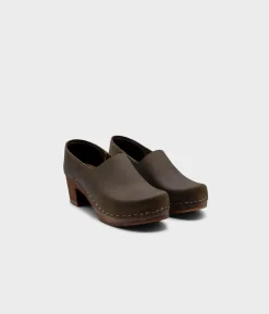 Bridget closed-back clogs