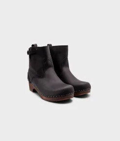 Manhattan low clog boots