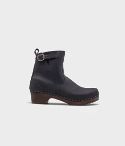 Manhattan low clog boots