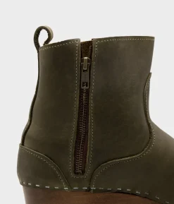 Manhattan low clog boots