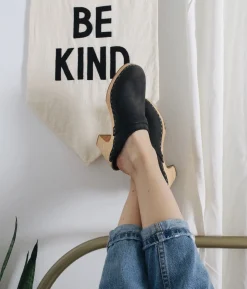 Maya classic clog mule