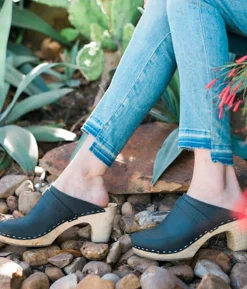 Maya classic clog mule