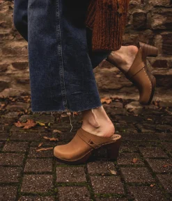 Maya classic clog mule