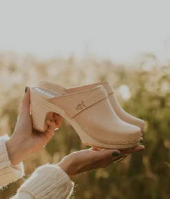 Maya classic clog mule