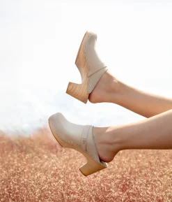 Maya classic clog mule