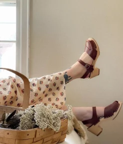 Monroe crossed clog sandal