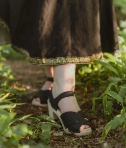 Monroe crossed clog sandal