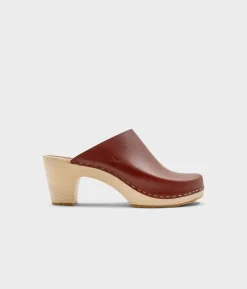 Rhodes minimalistic clog mule