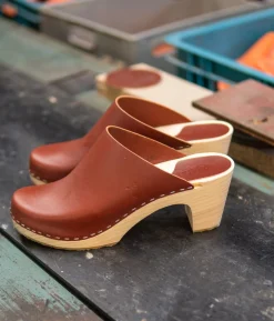 Rhodes minimalistic clog mule